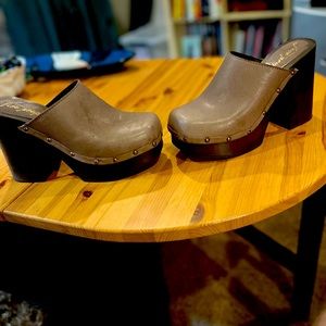 Leather Free People clogs